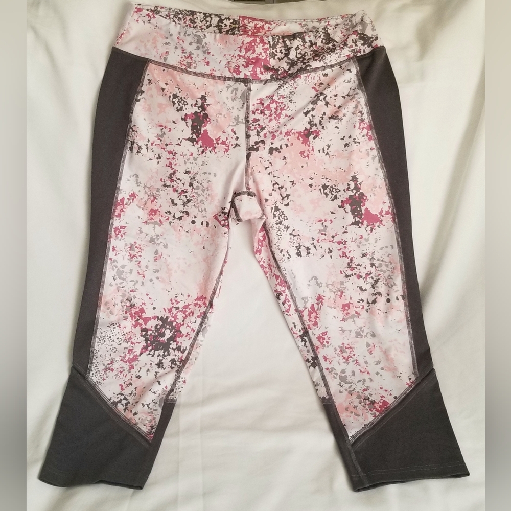 🌴 2/$20 - TEK GEAR DRY TEK PRINT CAPRI PANTS -XL- LIKE NEW!!